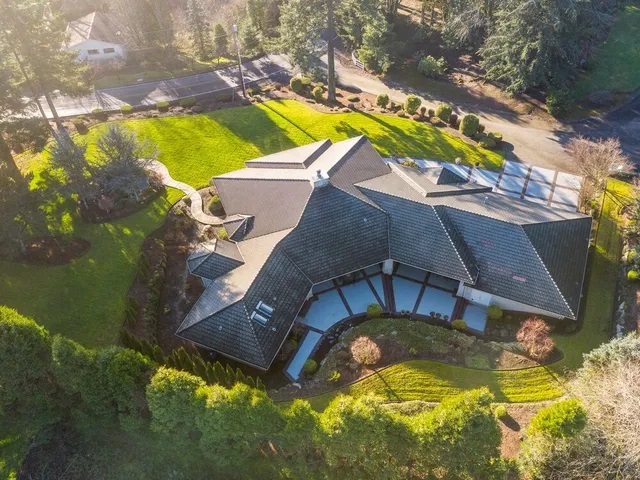 drone real estate photo - trending 2024